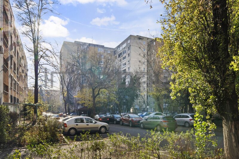 Metrou Favorit, comision 0%, 2 camere, circular, 3/10, bloc z, zona foarte verde,